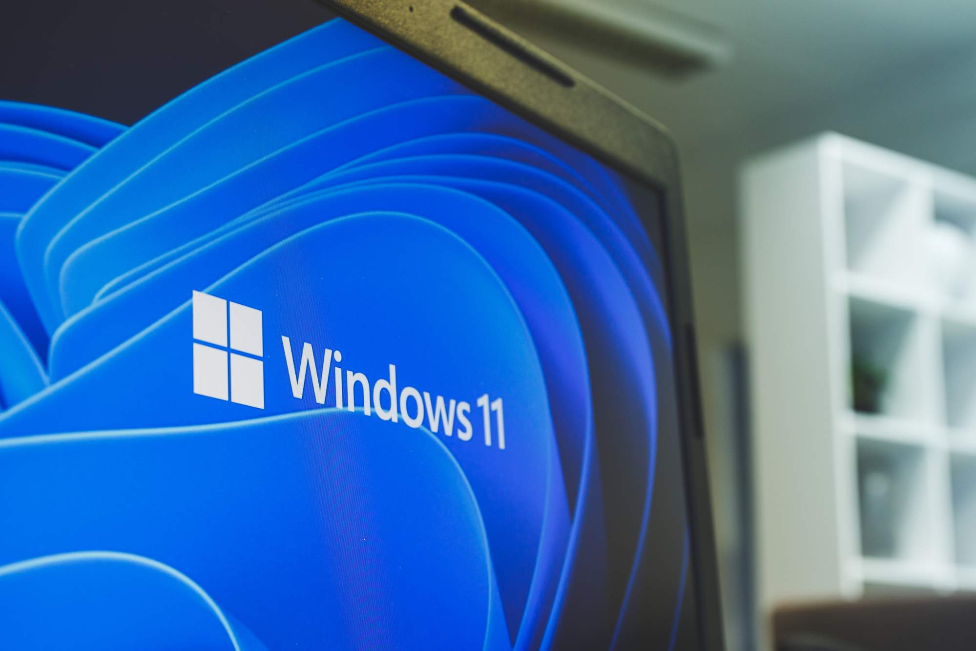 Windows 11 upgrade prompt on desktop screen